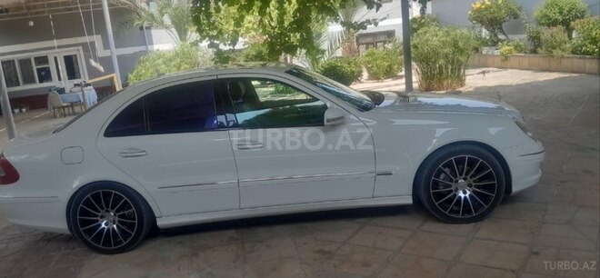 Mercedes E 200 2009, 225,000 km - 1.8 l - Salyan