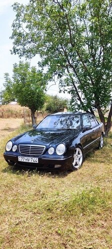 Mercedes E 200 1999, 296,600 km - 2.0 l - Bakı