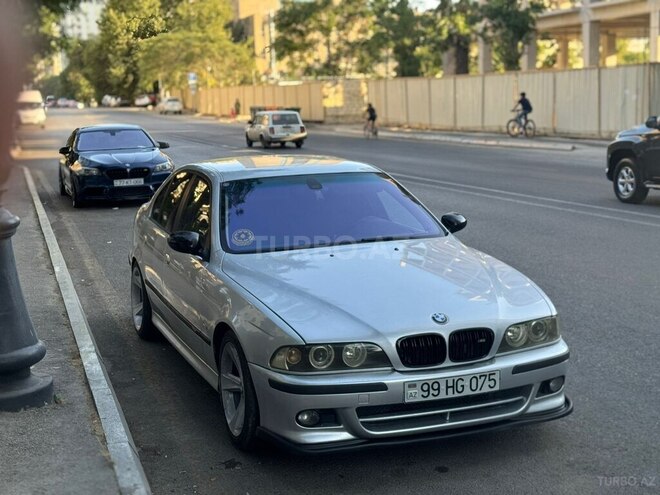 BMW 525 2001, 300,000 km - 2.5 l - Bakı