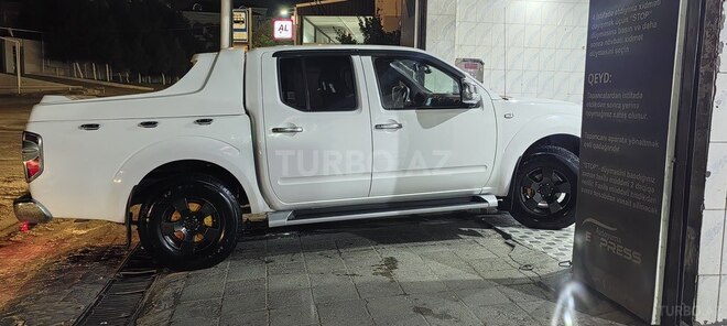 Nissan Navara 2011, 22,500 km - 4.0 l - Bakı