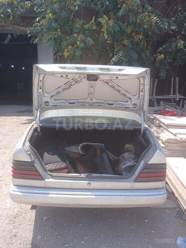 Mercedes E 220 1994, 100,000 km - 2.2 l - Bakı