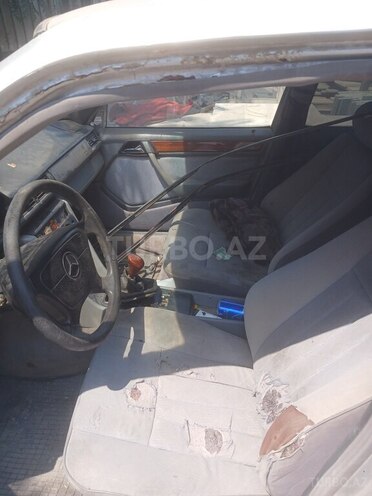 Mercedes E 220 1994, 100,000 km - 2.2 l - Bakı
