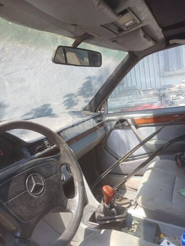 Mercedes E 220 1994, 100,000 km - 2.2 l - Bakı