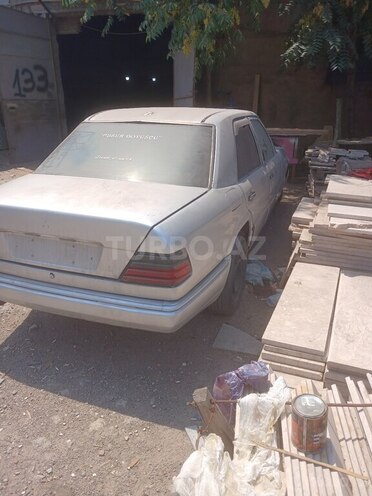 Mercedes E 220 1994, 100,000 km - 2.2 l - Bakı