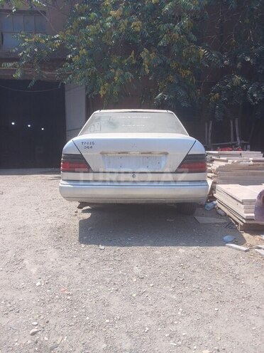 Mercedes E 220 1994, 100,000 km - 2.2 l - Bakı
