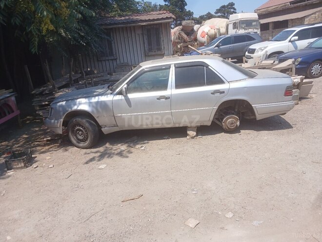 Mercedes E 220 1994, 100,000 km - 2.2 l - Bakı