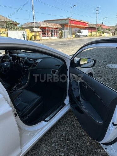 Hyundai Avante 2015, 244,000 km - 1.6 л - Astara