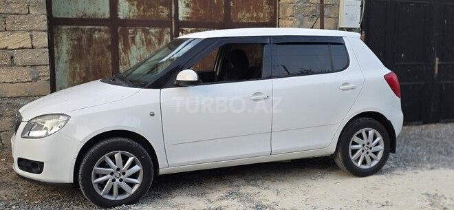 Skoda Fabia 2010, 200,000 km - 1.6 l - Bakı