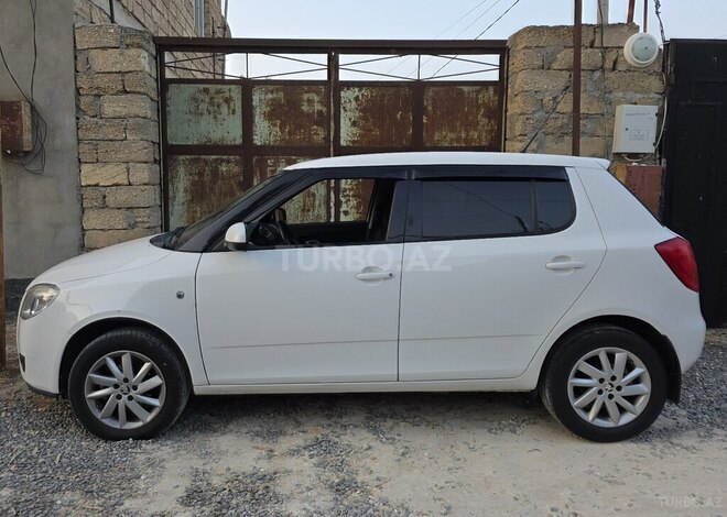 Skoda Fabia 2010, 200,000 km - 1.6 l - Bakı