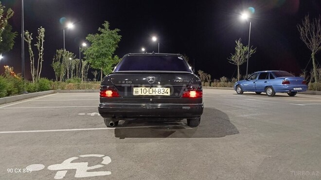 Mercedes E 200 1993, 401,468 km - 2.0 l - Bakı