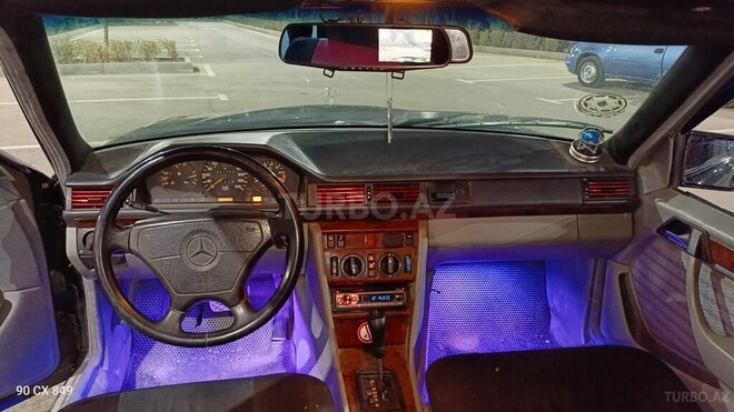 Mercedes E 200 1993, 401,468 km - 2.0 l - Bakı