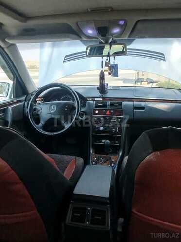 Mercedes E 270 2001, 380,000 km - 2.7 l - Bakı