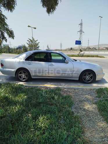 Mercedes E 270 2001, 380,000 km - 2.7 l - Bakı