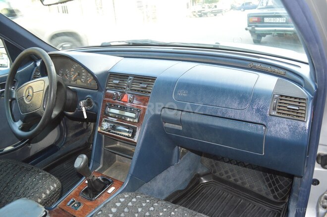 Mercedes C 200 1998, 472,000 km - 2.0 л - Balakən