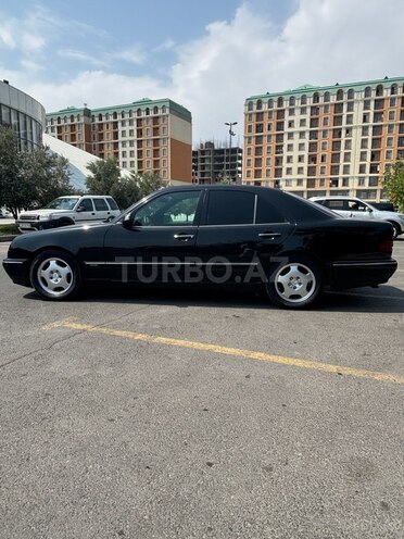 Mercedes E 240 1999, 310,000 km - 2.4 л - Sumqayıt