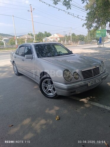 Mercedes E 230 1995, 374,000 km - 2.3 l - Quba