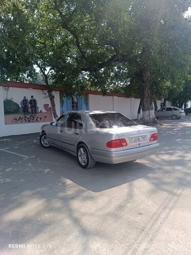Mercedes E 230 1995, 374,000 km - 2.3 l - Quba