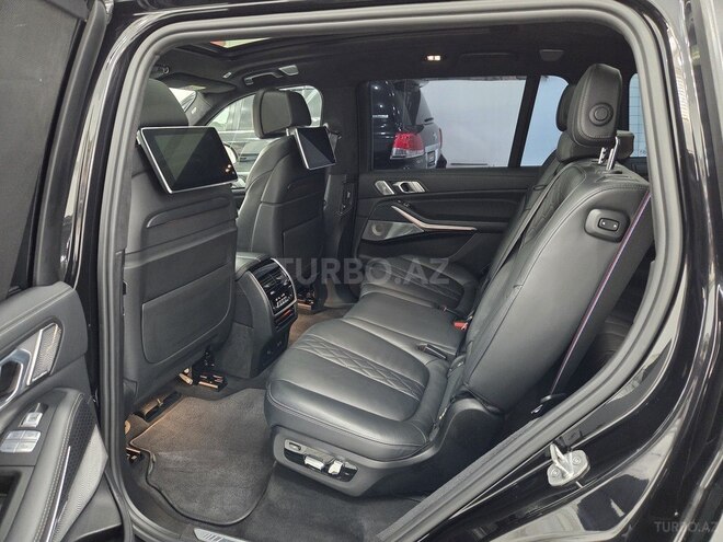 BMW X7-10