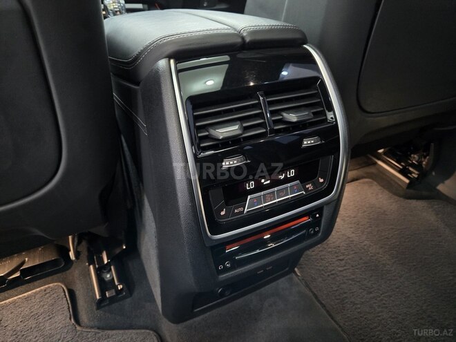 BMW X7-12