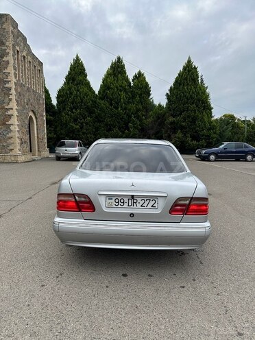 Mercedes E 220 d 2001, 737,410 km - 2.2 л - Qazax