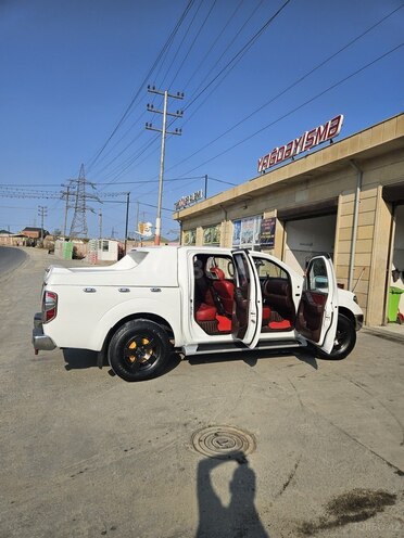 Nissan Navara 2011, 22,500 km - 3.3 l - Bakı