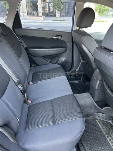 Hyundai i30 2009, 318,000 km - 1.6 л - Bakı