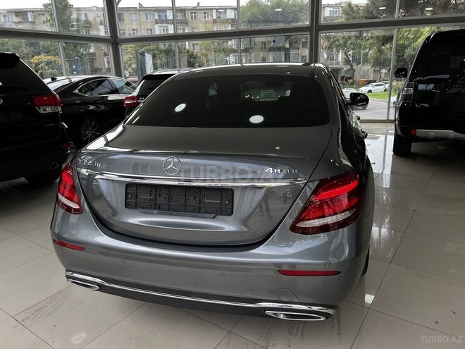 Mercedes E 220 d 4MATIC 2017, 19,000 km - 2.0 л - Bakı