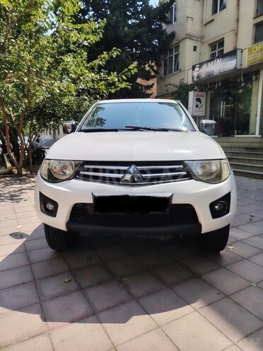 Mitsubishi L200 2014, 220,000 km - 2.5 l - Bakı