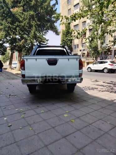Mitsubishi L200 2014, 220,000 km - 2.5 l - Bakı