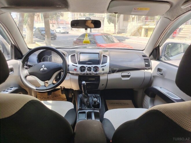 Mitsubishi L200 2014, 220,000 km - 2.5 l - Bakı