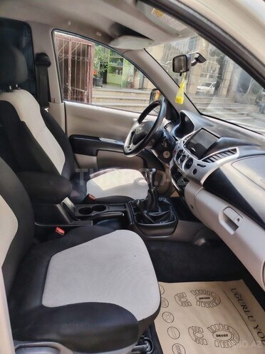 Mitsubishi L200 2014, 220,000 km - 2.5 l - Bakı