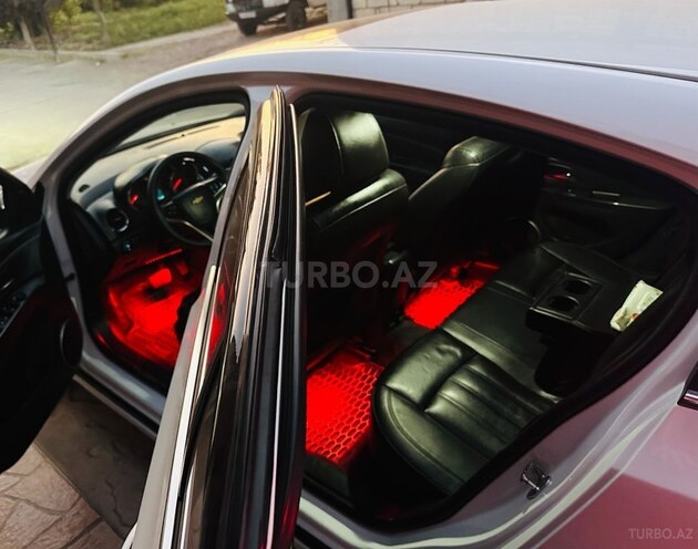 Chevrolet Cruze 2013, 256,528 km - 1.8 l - Salyan