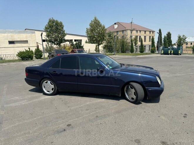 Mercedes E 240 1999, 378,096 km - 2.4 l - Şəki