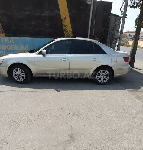 Hyundai Sonata-12