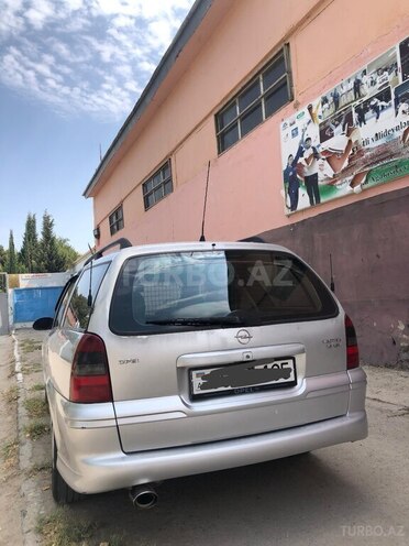 Opel Vectra-4
