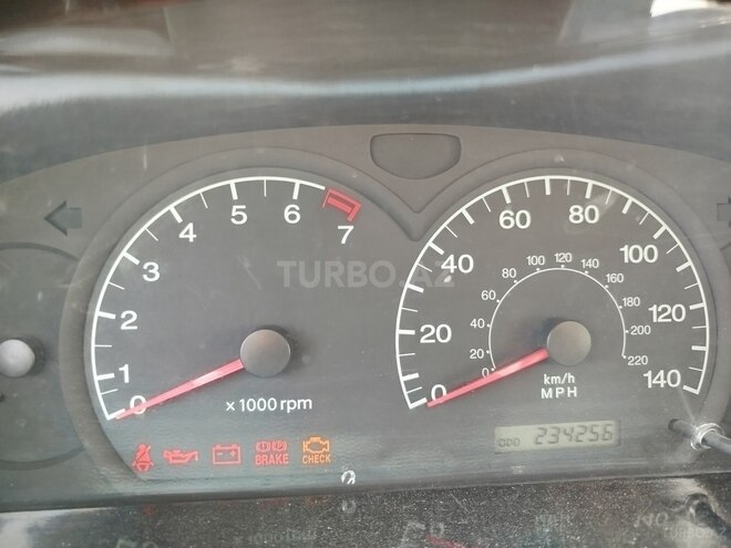 Hyundai Elantra 2002, 234,000 km - 2.0 л - Qusar