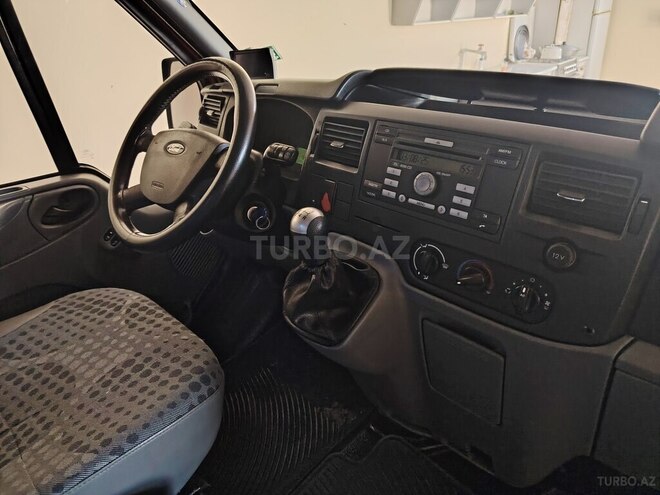 Ford Transit 2009, 328,000 km - 2.4 л - Quba