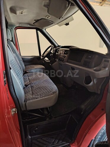 Ford Transit 2009, 328,000 km - 2.4 л - Quba