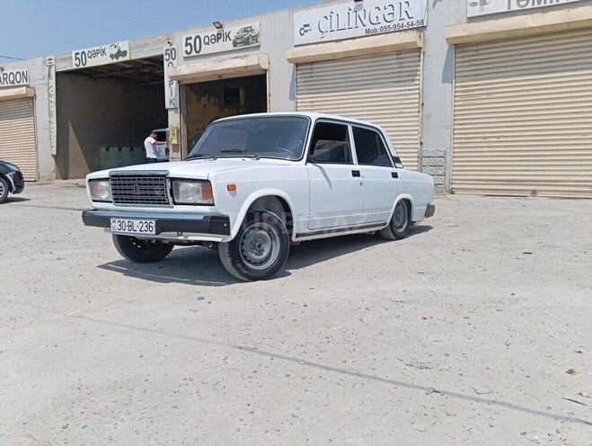 LADA (VAZ) 2107 2005, 255,000 km - 1.6 l - Salyan