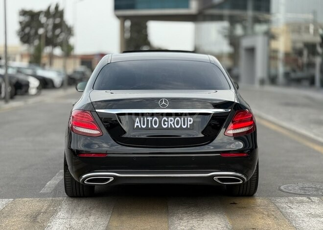 Mercedes E 300 d-8