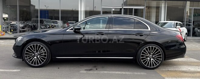 Mercedes E 300 d-15