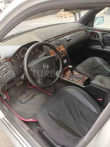 Mercedes E 230 1996, 316,456 km - 2.3 l - Bakı