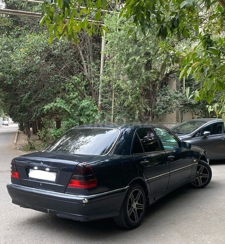 Mercedes C 220 d 1999, 241,848 km - 2.2 l - Bakı