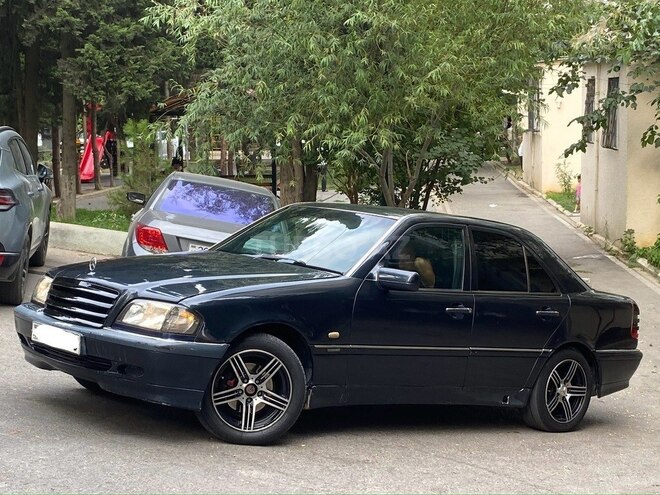 Mercedes C 220 d 1999, 241,848 km - 2.2 l - Bakı