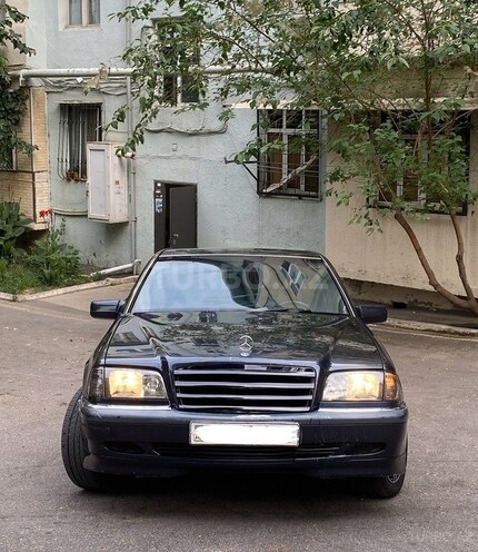 Mercedes C 220 d 1999, 241,848 km - 2.2 l - Bakı
