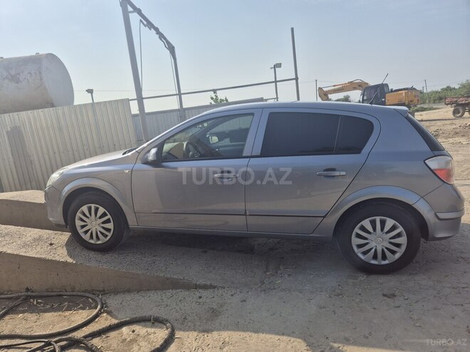 Opel Astra 2004, 256,345 km - 1.4 л - Salyan