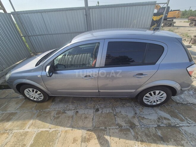 Opel Astra 2004, 256,345 km - 1.4 л - Salyan