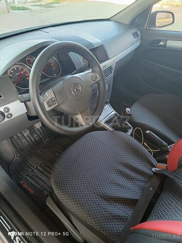Opel Astra 2004, 256,345 km - 1.4 л - Salyan