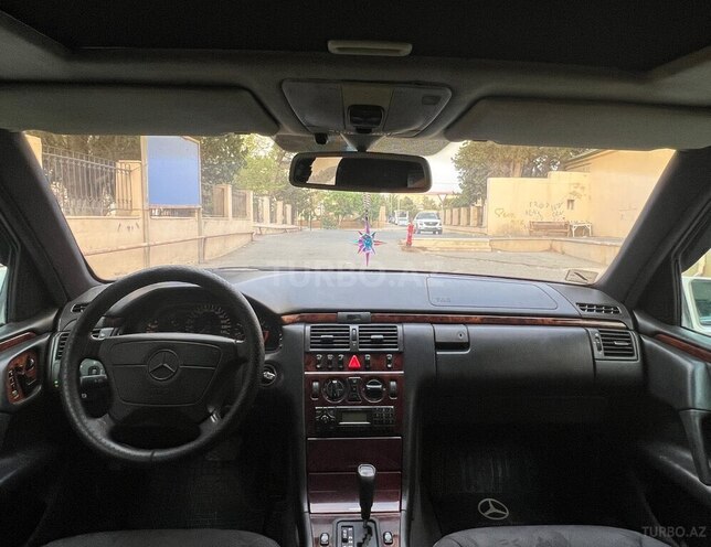 Mercedes E 240 1998, 254,121 km - 2.4 l - Bakı