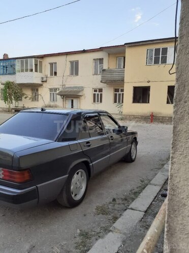 Mercedes 190 1990, 350,412 km - 2.0 l - Astara